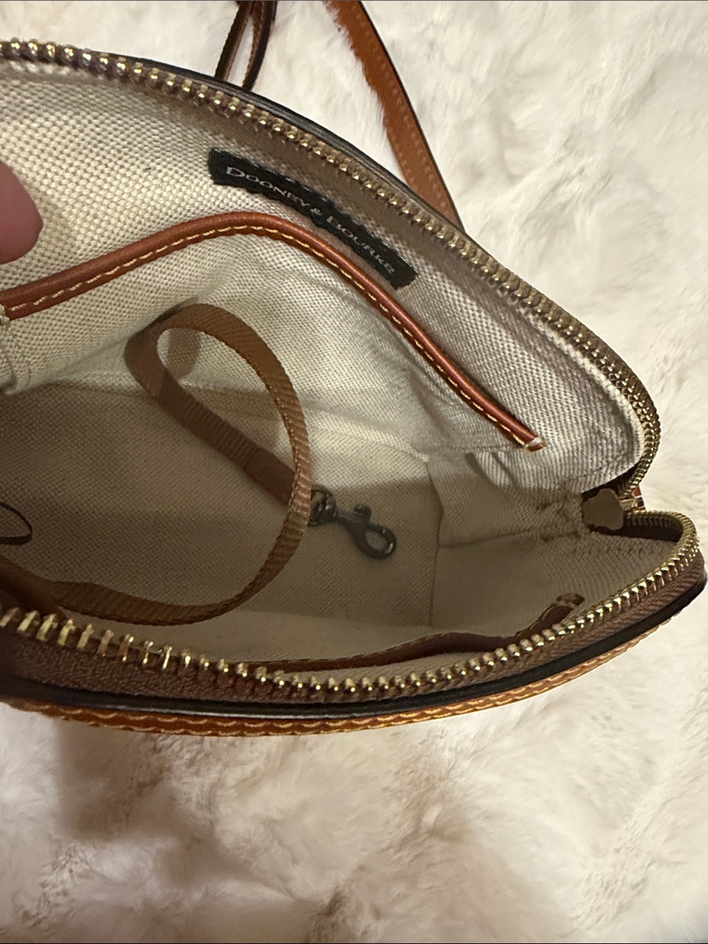 NWOT* Dooney & Bourke Heritage Domed Crossbody 18 - Picture 4 of 6